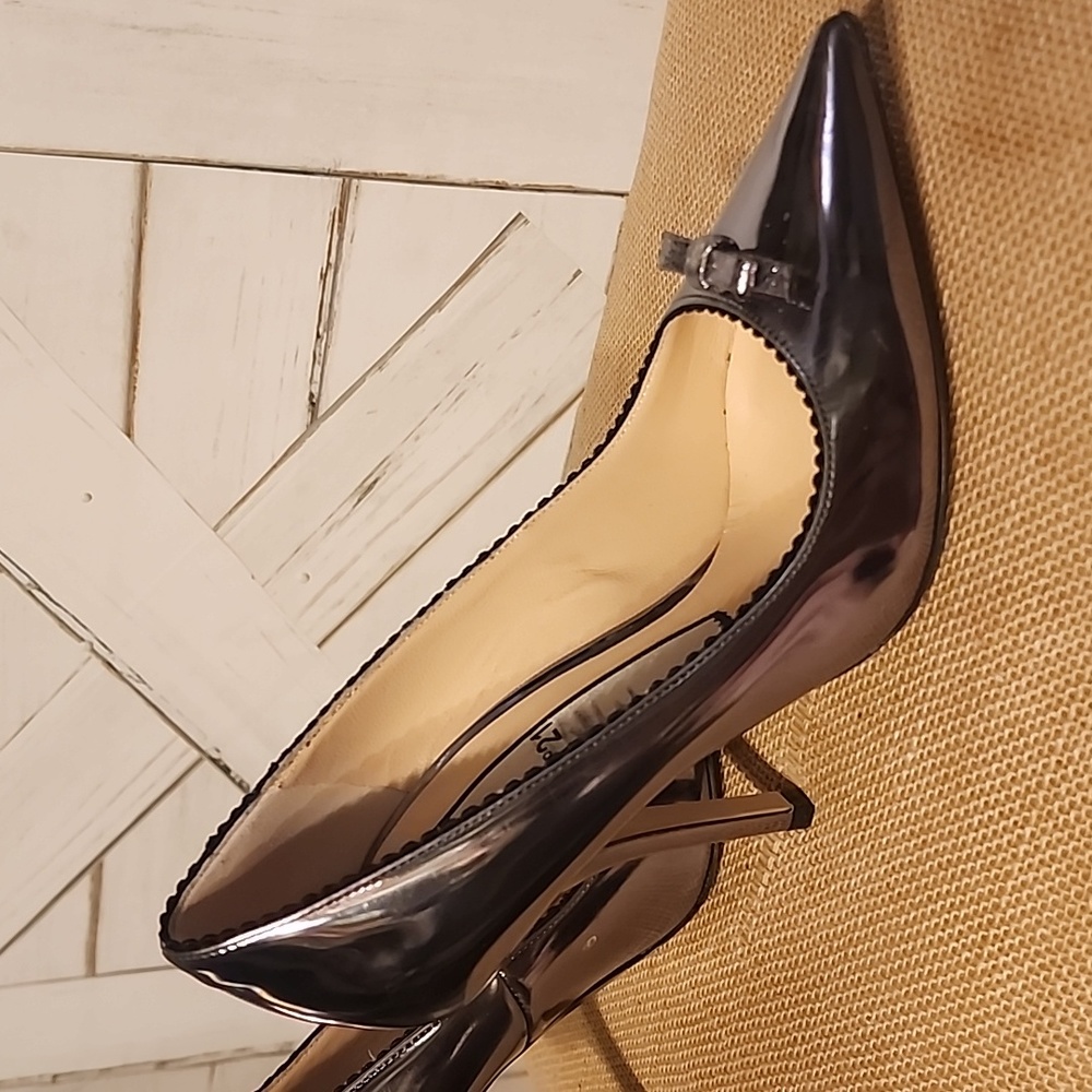 No. 21 Black Patent Leather Heels - Picture 6 of 12
